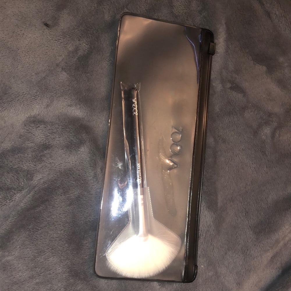 Zoeva 129/ Luxe Fan Brush